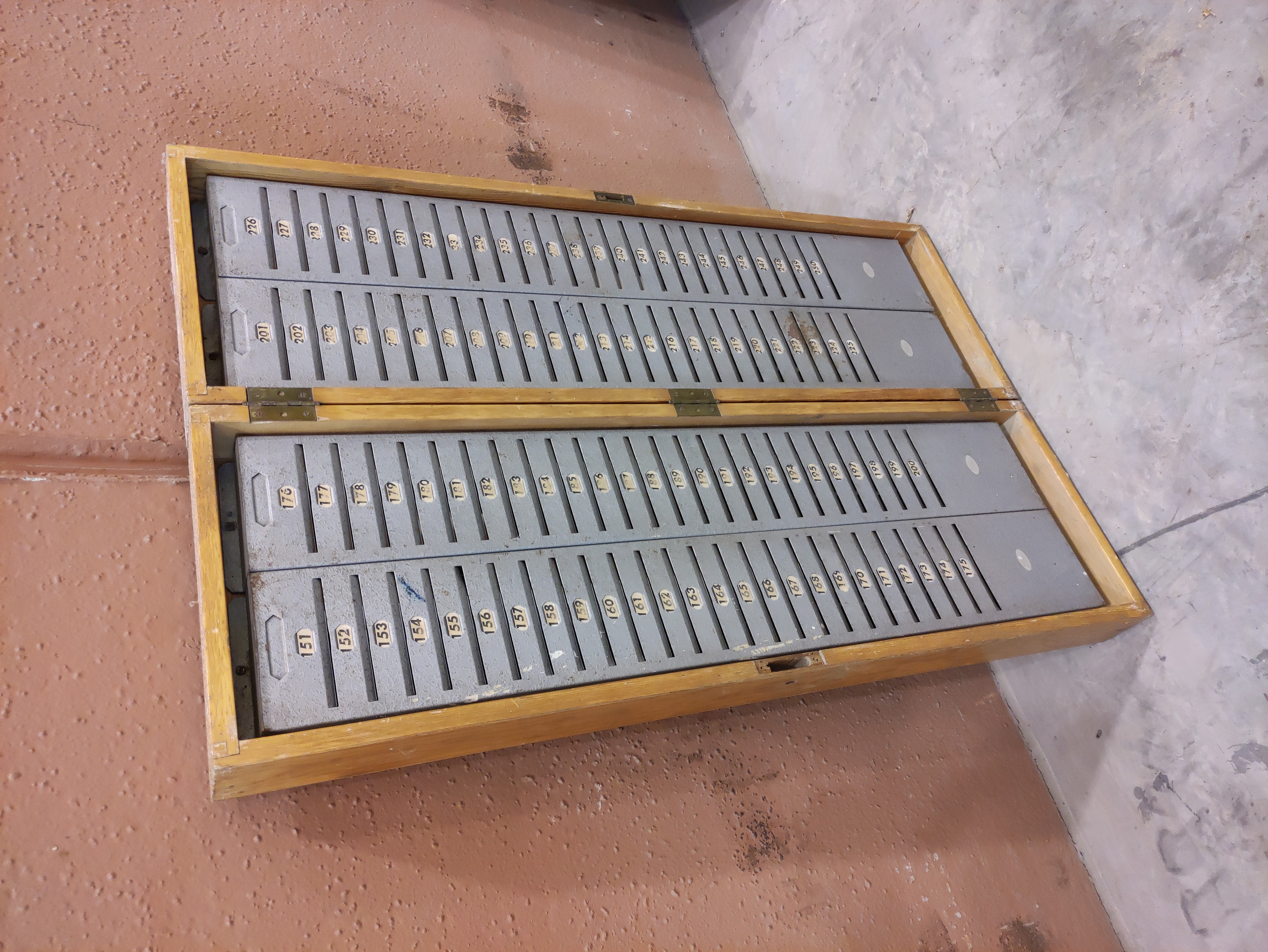 caja casillero fichar oficina fabrica 108x68-96x8_5 2_1u